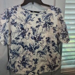 Women’s blue and white top